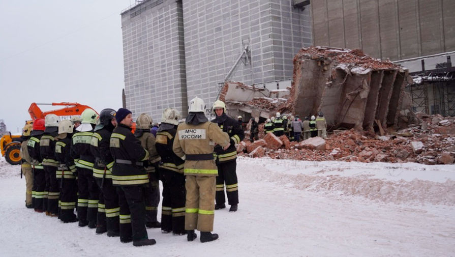 Тело погибшего мужчины извлекли из-под завалов рухнувшего здания в Омске