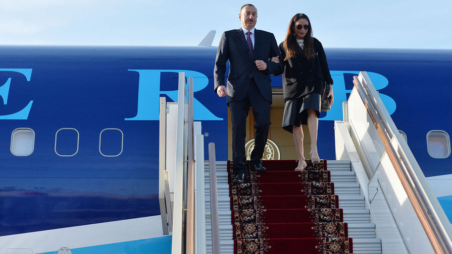 Президент Азербайджана Ильхам Алиев и его супруга Мехрибан Алиева накануне празднования Дня Победы в&nbsp;Москве, 2015&nbsp;год
