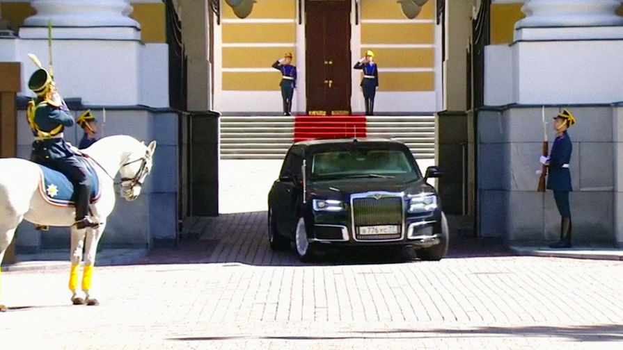 Новый лимузин проекта &laquo;Кортеж&raquo; во время инаугурации президента России Владимира Путина в&nbsp;Кремле, 7 мая 2018 года