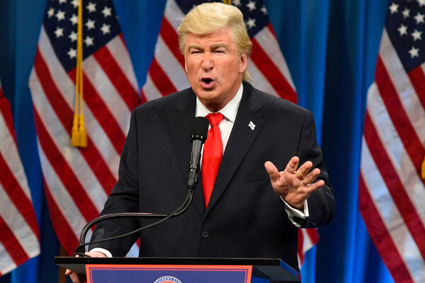 Алек Болдуин в&nbsp;роли Дональда Трампа в&nbsp;выпуске программы Saturday Night Live, январь 2017&nbsp;года