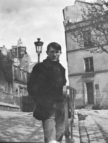 Пабло Пикассо на&nbsp;площади Равиньян, Монмартр, 1904&nbsp;год