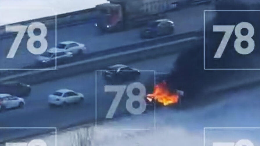 В Петербурге горящая легковушка на КАД создала многокилометровый затор