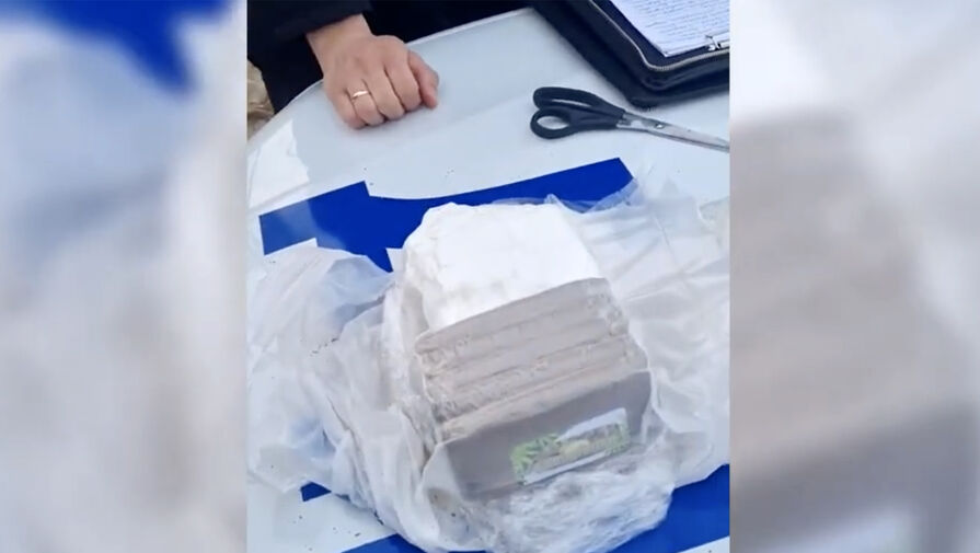 В Подмосковье полицейские остановили автомобиль с оружием и наркотиками в салоне