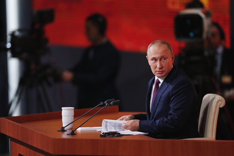 Президент России Владимир Путин во время ежегодной пресс-конференции в Москве, 14 декабря 2017 года