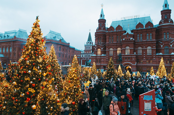 Новогодние украшения на Манежной площади, декабрь 2017