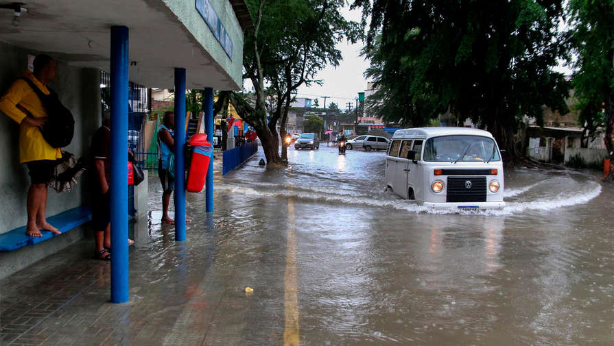 В результате наводнения в Бразилии погибло не менее 90 человек
