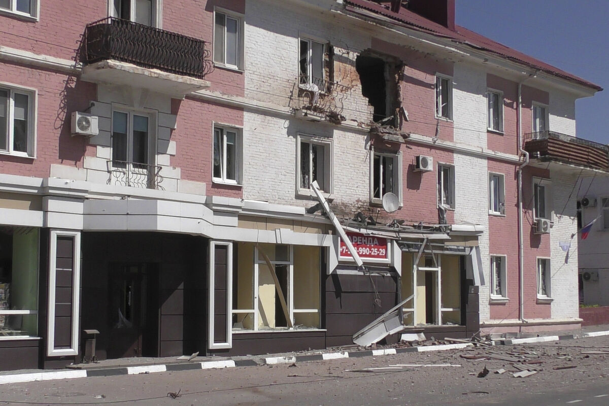 При обстреле Шебекино произошли возгорания в районах рынка и зернохранилища  - Газета.Ru | Новости