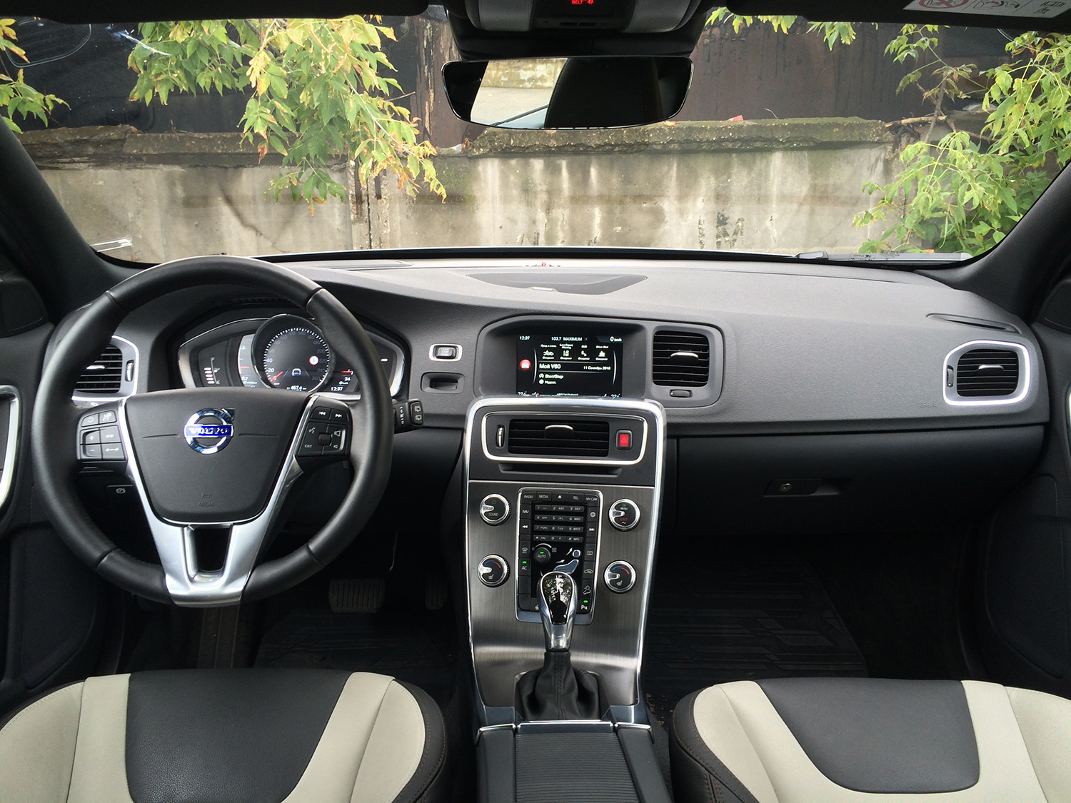 Volvo v60 Cross Country Interior