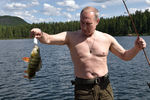 Президент России Владимир Путин во время рыбалки на озерах в Туве в первых числах августа 2017 года