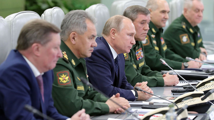 Президент России Владимир Путин наблюдает в режиме видеоконференции за пуском ракеты комплекса «Авангард», 26 декабря 2018 года
