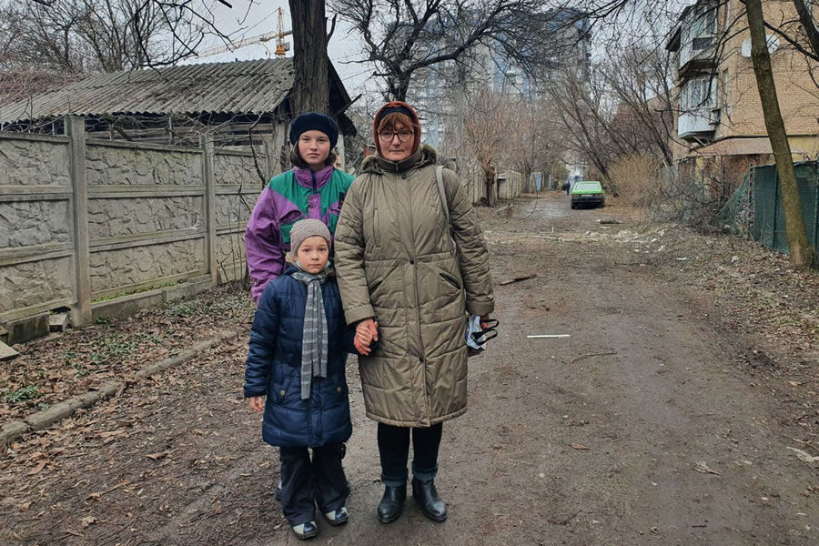 Ирина Сопилкина с дочерями Лидой и Ариной