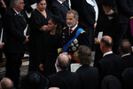 Испанский король Филипп VI и королева-консорт Летисия на похоронах королевы Елизаветы II, 19 сентября 2022 года
