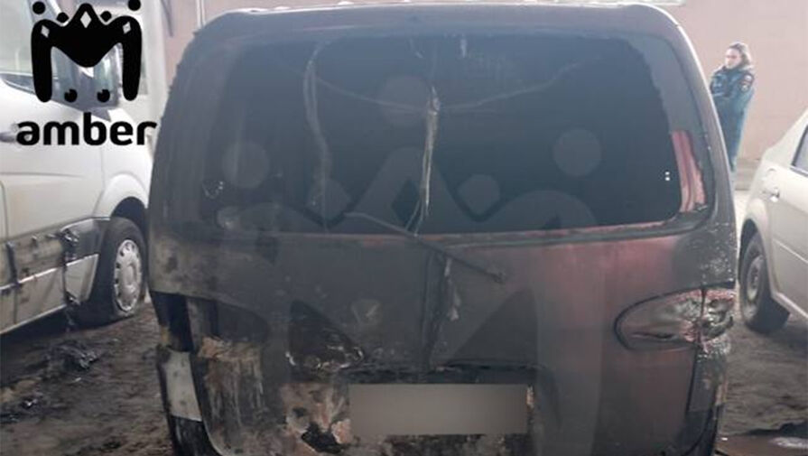 Mash: в Калининградской области сожгли ритуальный автомобиль с телом покойной