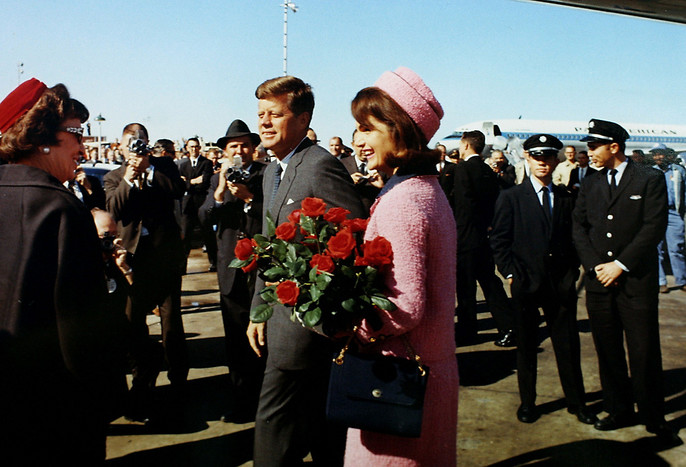 Джон Кеннеди с&nbsp;супругой Жаклин в&nbsp;день гибели. 22&nbsp;ноября 1963&nbsp;года