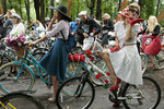 Участницы велопарада «Леди на велосипеде» в парке «Сокольники»