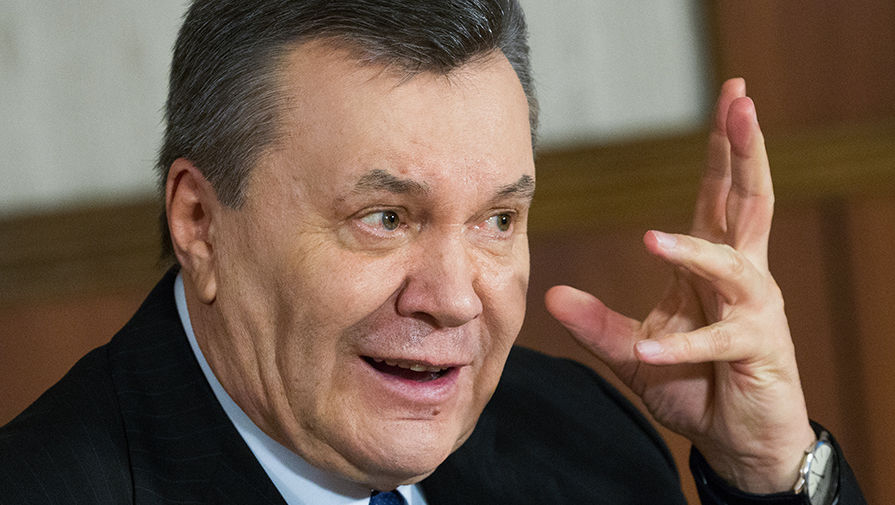 Бывший президент Украины Виктор Янукович во время беседы с журналистами, 22 февраля 2017 года