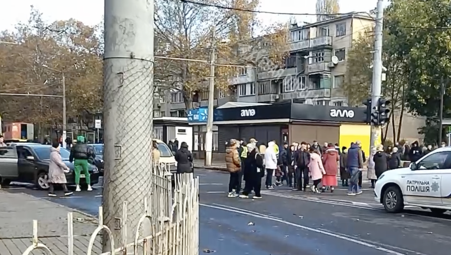 Одесситы перекрыли еще одну улицу в знак протеста против отключений электричества