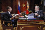 Президент России (2008-2012) Дмитрий Медведев и глава ЦИК (2007-2016) Владимир Чуров во время встречи в резиденции «Горки», 2011 год 
