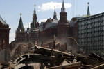 Разбор завалов на&nbsp;Манежной площади после сноса гостиницы «Москва», 2004&nbsp;год