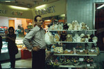 <b>“Трудности перевода” (2003)</b>
<br><br>
Картина сыграла важную роль в карьере всех к ней причастных: принесла мировую славу режиссеру Софии Копполе, открыла зрителям Скарлетт Йоханссон и подарила Биллу Мюррею номинацию на “Оскар” и премию “Золотой глобус”.
