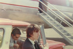 Джордж Харрисон около самолета в аэропорту Walnut Ridge в Арканзасе, сентябрь 1964 года