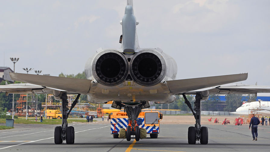 Выкатка для наземных и летных испытаний модернизированного бомбардировщика Ту-22М3М в Казани, 16 августа 2018 года