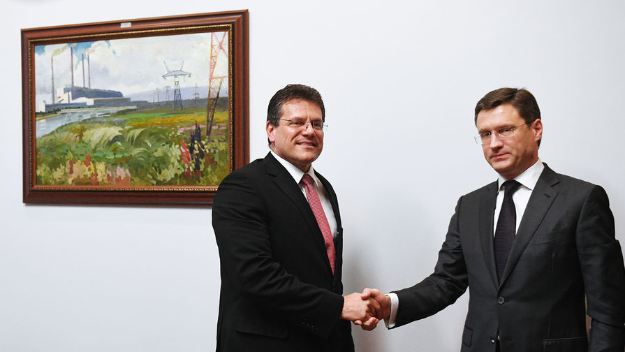 Вице-президент Еврокомиссии по энергосоюзу Марош Шефчович и министр энергетики России Александр Новак на встрече в Москве, 2016 год