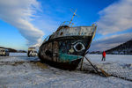 Брошенный корабль на озере Байкал