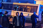 На месте ДТП, где пассажирский автобус врезался в здание Новгородского госуниверситета, 4 ноября 2020 года