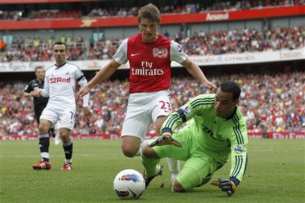 Андрей Аршавин был одним из самых активных игроков «Арсенала» в матче против «Суонси»
