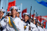 Моряки Черноморского флота во время празднования Дня Военно-морского флота России в Севастополе