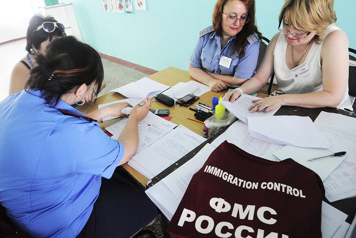 Регистрация сотрудниками УФМС России по Ростовской области прибывших граждан из Украины
