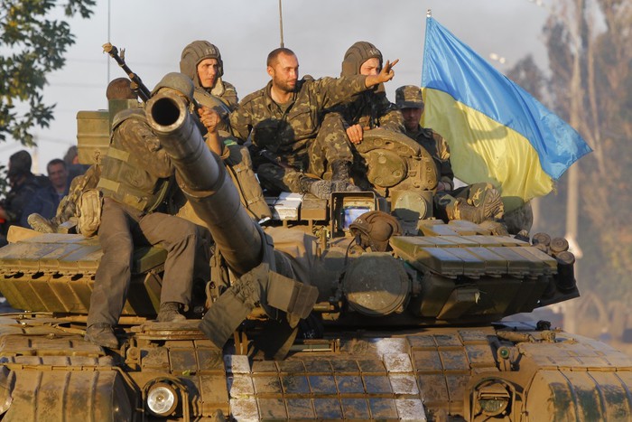 Украинские военные под Мариуполем