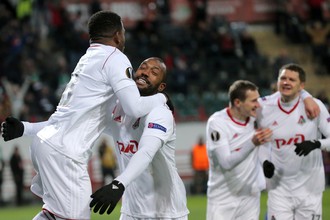 Игроки «Локомотива» празднуют гол