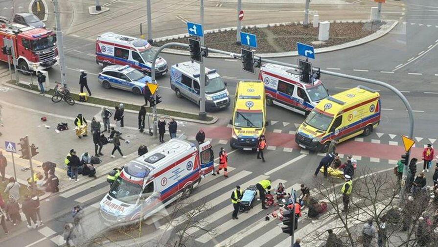 В Польше водитель врезался в четыре автомобиля, пострадали 15 человек