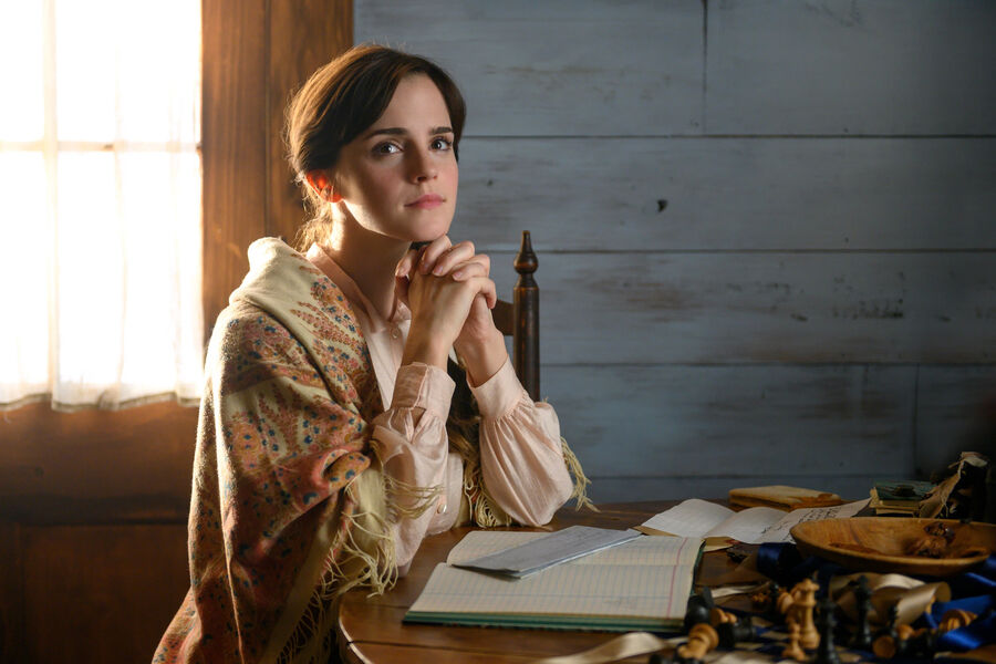 <b>&laquo;Маленькие женщины&raquo; (2019)</b>
<br><br>
&laquo;Маленькие женщины&raquo; &mdash; до&nbsp;сих пор главный фильм в&nbsp;карьере Уотсон, если выносить &laquo;Гарри Поттера&raquo; за&nbsp;скобки. Седьмая по&nbsp;счету экранизация одноименного романа Луизы Мэй Олкотт, который вышел еще в&nbsp;19-м веке, была номинирована на&nbsp;&laquo;Оскар&raquo; в&nbsp;шести номинациях (включая главную) и забрала статуэтку за&nbsp;костюмы. Вместе с&nbsp;&laquo;Гермионой&raquo; в&nbsp;проекте о&nbsp;взрослении четырех сестер в&nbsp;локациях Гражданской войны в&nbsp;США снялись Сирша Ронан, Флоренс Пью, Элайза Сканлен, Лора Дерн, Тимоти Шаламе, Боб Оденкерк, Джеймс Нортон, Луи Гаррель и другие.