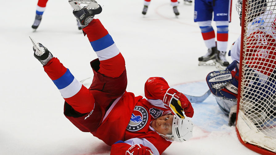 Картинки по запросу Путин забросил шесть шайб в матче НХЛ