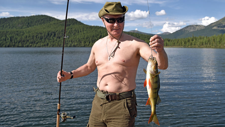 Президент России Владимир Путин во время рыбалки на озерах в Туве в первых числах августа 2017 года