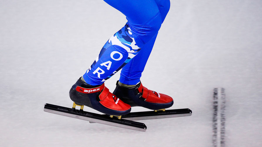 Тренировка российского спортсмена в форме с логотипом OAR (Olympic Athlete from Russia) перед Олимпиадой в Пхёнчхане, 3 февраля 2018 года