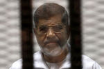 2014 год. Бывший президент Египта Мухаммед Мурси во время суда в Каире