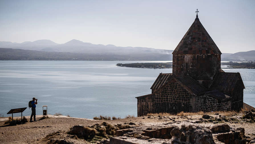 В партии Пашиняна готовятся разрушить миф Армянской церкви