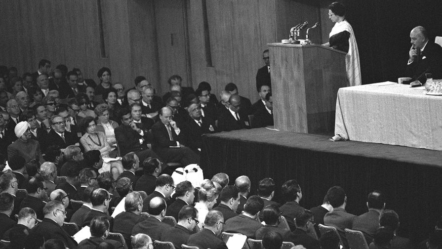Индира Ганди выступает на&nbsp;конференции ООН по&nbsp;торговле и строительству в&nbsp;Дели, 1968&nbsp;год