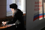 Во время голосования на выборах президента РФ на избирательном участке, Москва, 18 марта 2018 года 