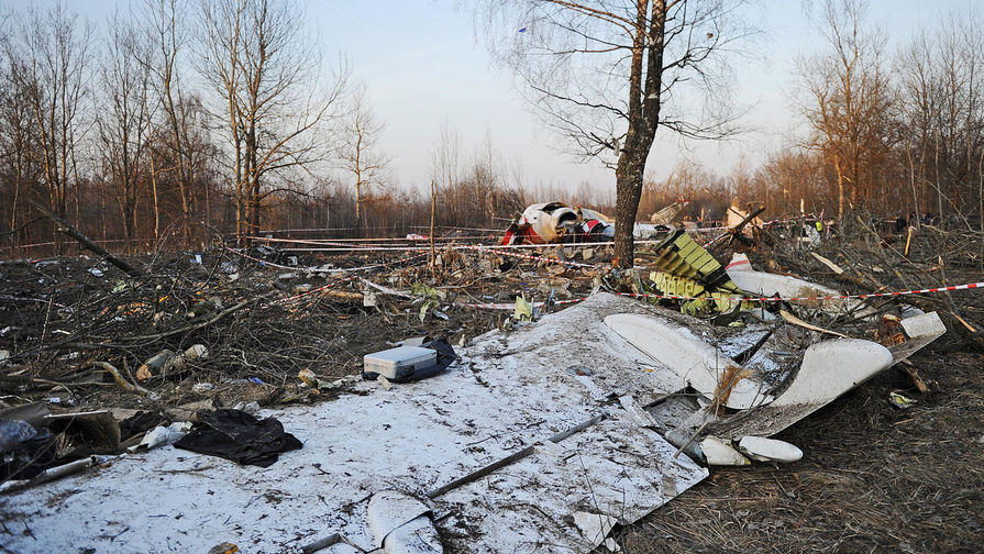 Обломки самолета Ту-154 на&nbsp;месте крушения под&nbsp;Смоленском, апрель 2010 года