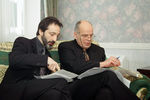 Актеры Кирилл Козаков и Арнис Лицитис в сцене из сериала «Вера, Надежда, Любовь», 2004 год