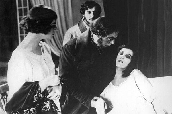 Кадр из фильма «Носферату, симфония ужаса» (1922)