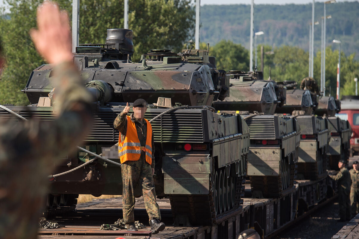 В Швейцарии раскритиковали решение о реэкспорте своего оружия на Украину -  Газета.Ru | Новости