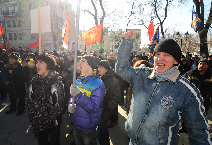 Участники митинга «За честные выборы» во Владивостоке 