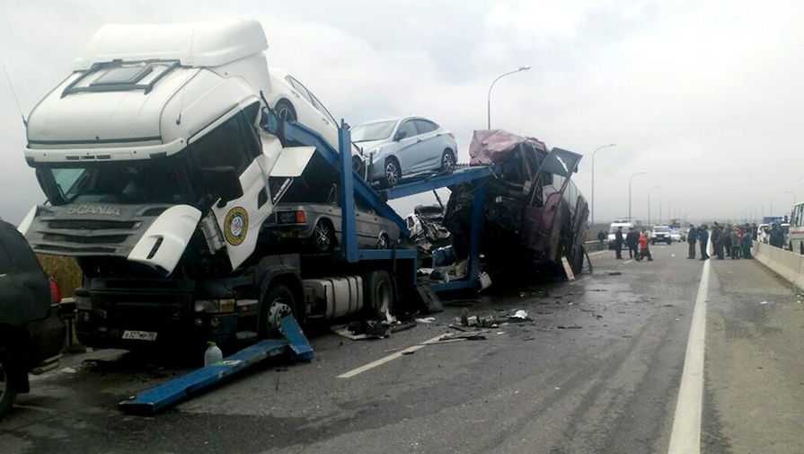 В результате аварии с участием автобуса и грузовика на трассе в Северной Осетии погибли пять человек, еще 25 пострадали
