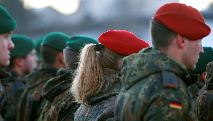 Военнослужащие Бундесвера на церемонии прощания перед отправкой в Литву, январь 2017 года